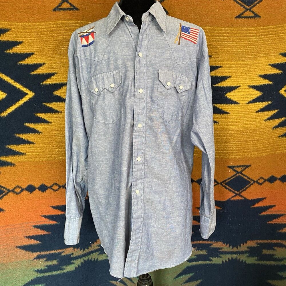 Vintage 1976 Embroidered Pearl Snap Button Up. Dee-Cee Brand. 16.5/33. Pockets.